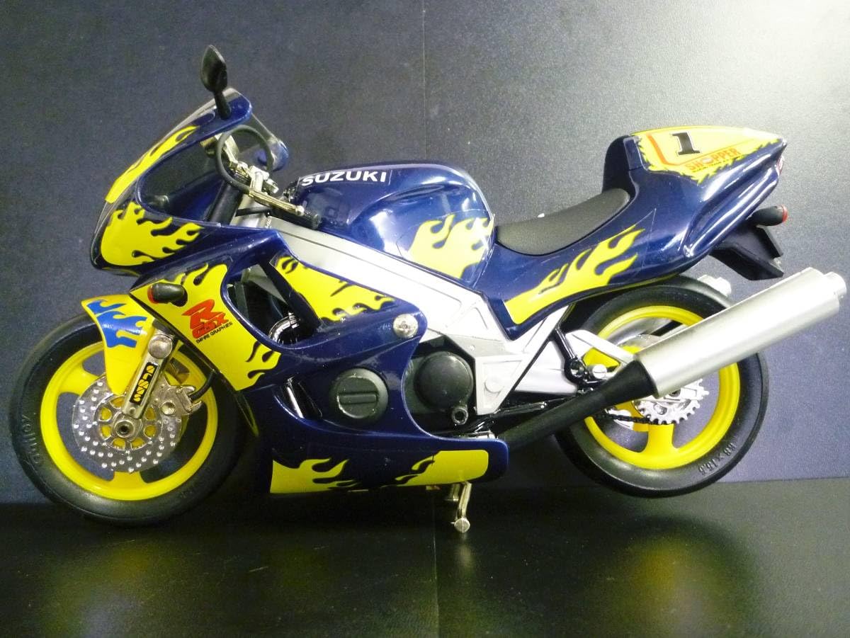 ギロイ 1/10  SUZUKI スズキ GSX-R 750 コロナエクストラ Amazon | ギロイ 1/10 スズキ GSX-R 900 SUZUKI GSX R900 Guiloy